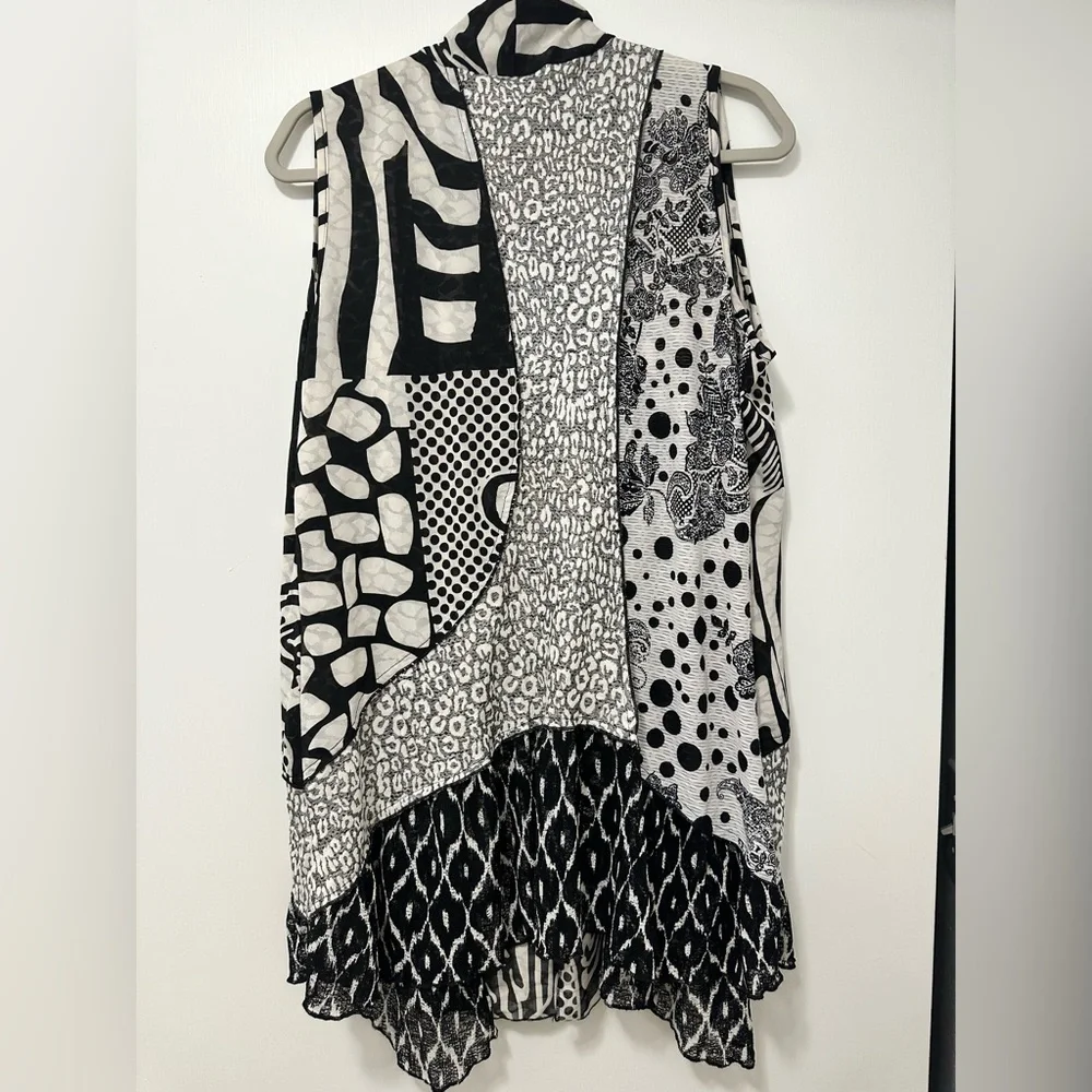 Abstract Vest - Picture 2 of 2